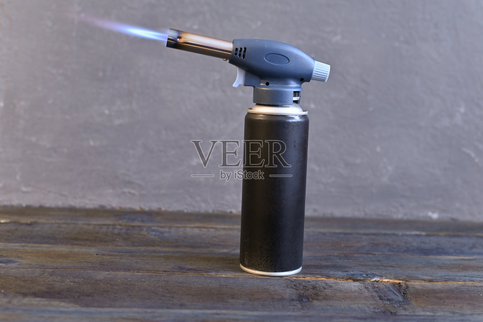 煤气烙铁着火了照片摄影图片