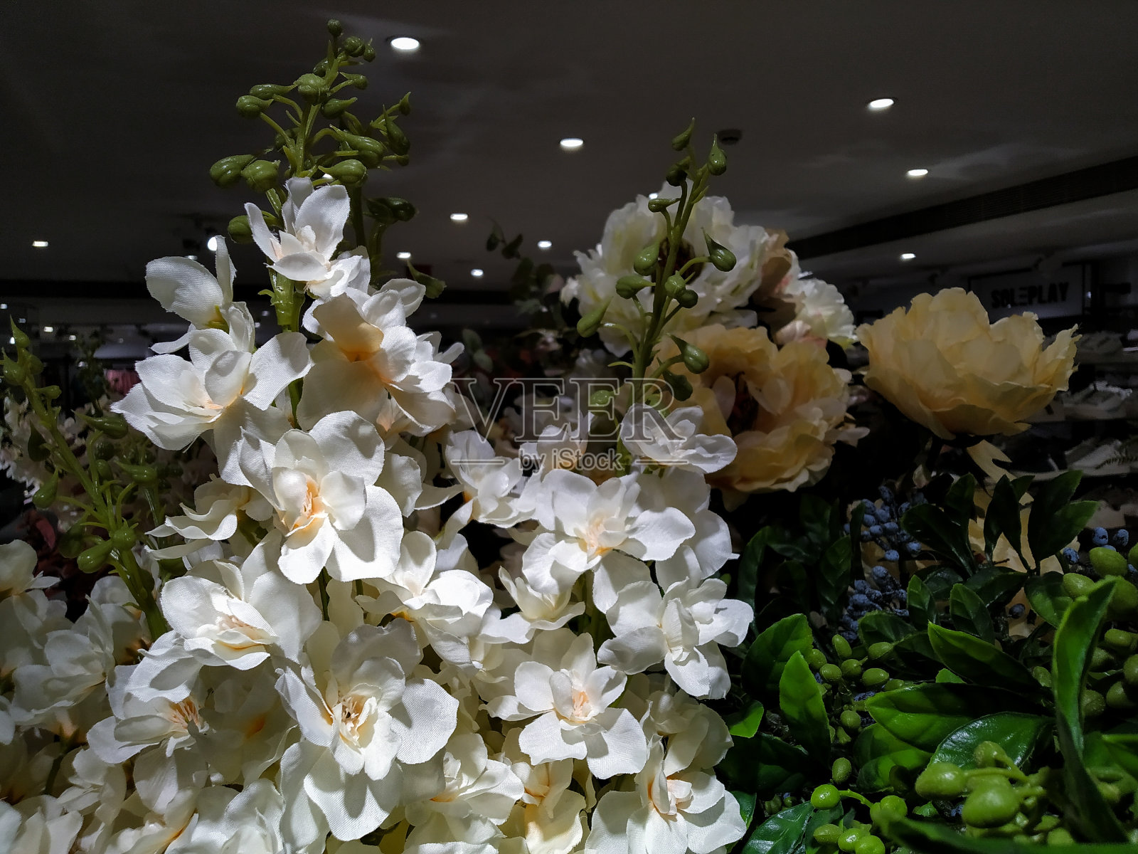 各种人造彩色塑料花的特写照片摄影图片