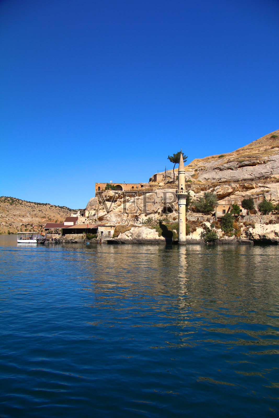 沉没的Savasan村位于土耳其加济安泰普的Halfeti照片摄影图片