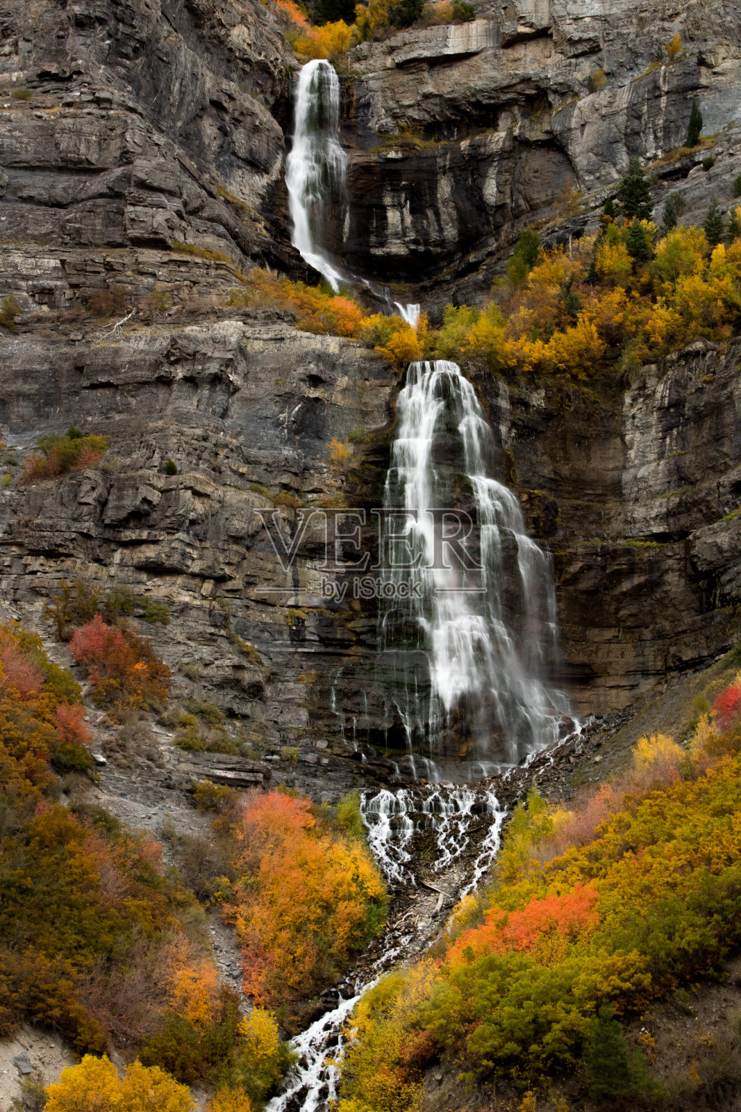 新娘面纱瀑布照片摄影图片