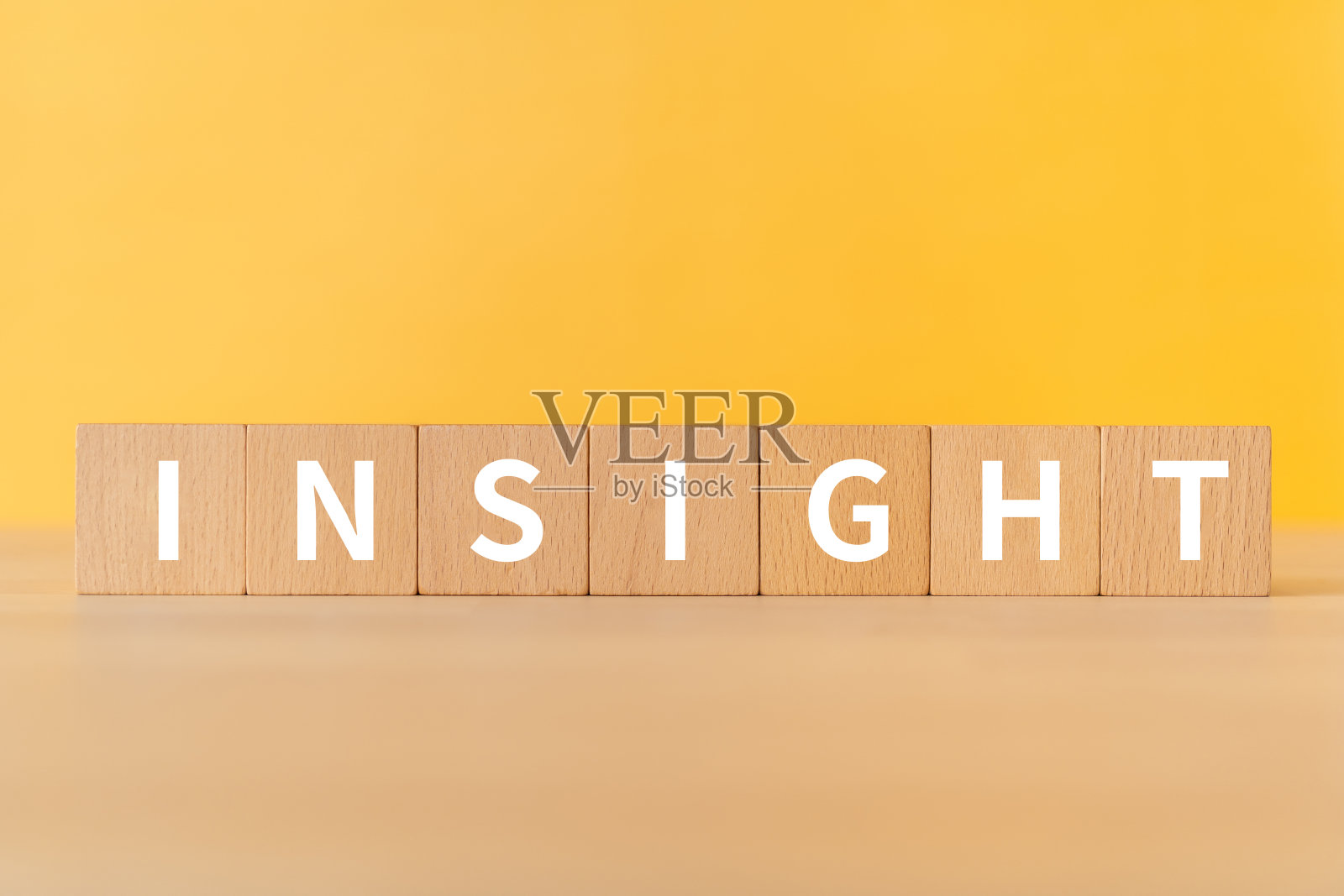 带有“INSIGHT”概念文本的木块。照片摄影图片