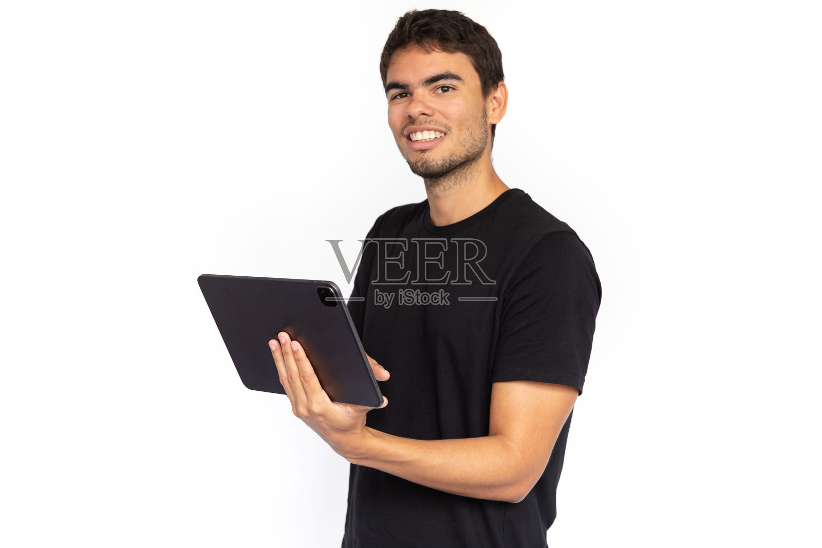 快乐的年轻人在平板电脑上工作照片摄影图片