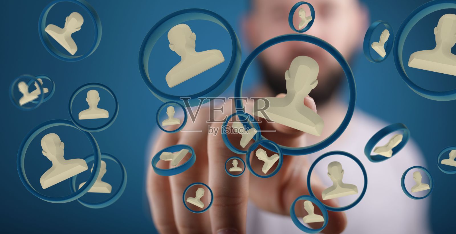 展示人力资源虚拟投影的人照片摄影图片