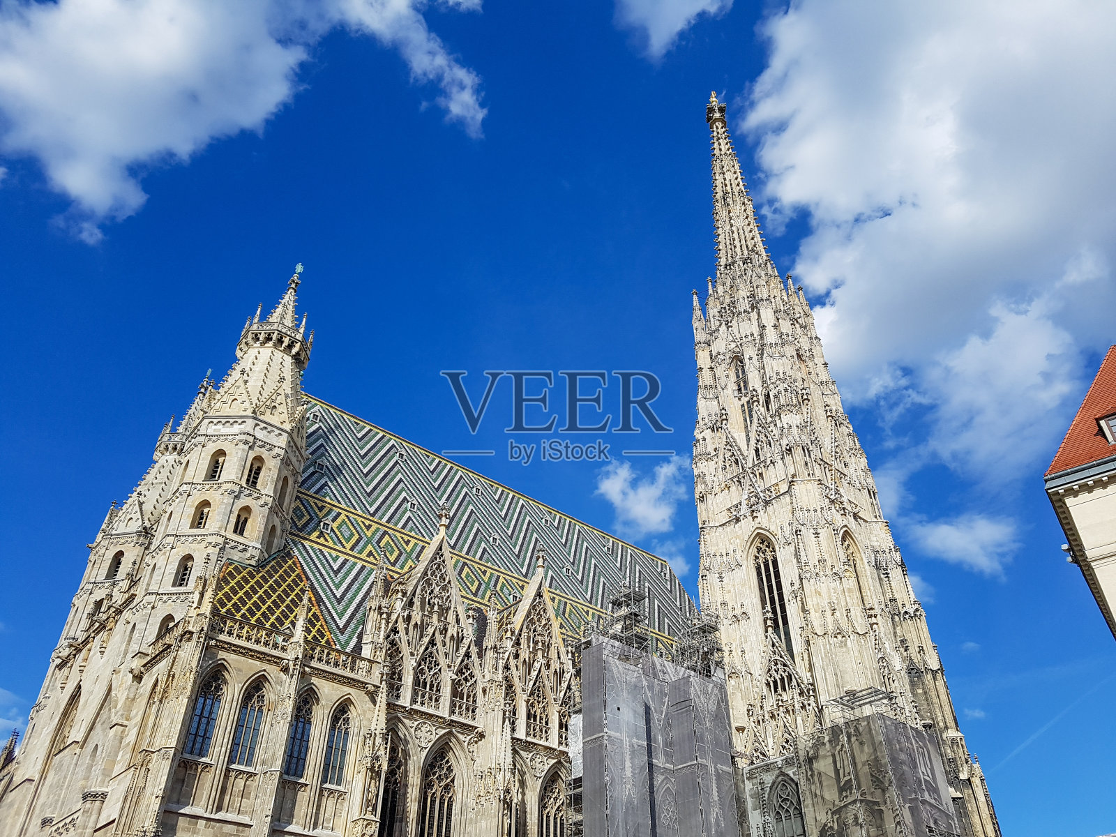 奥地利维也纳的圣斯蒂芬大教堂的低角度拍摄照片摄影图片