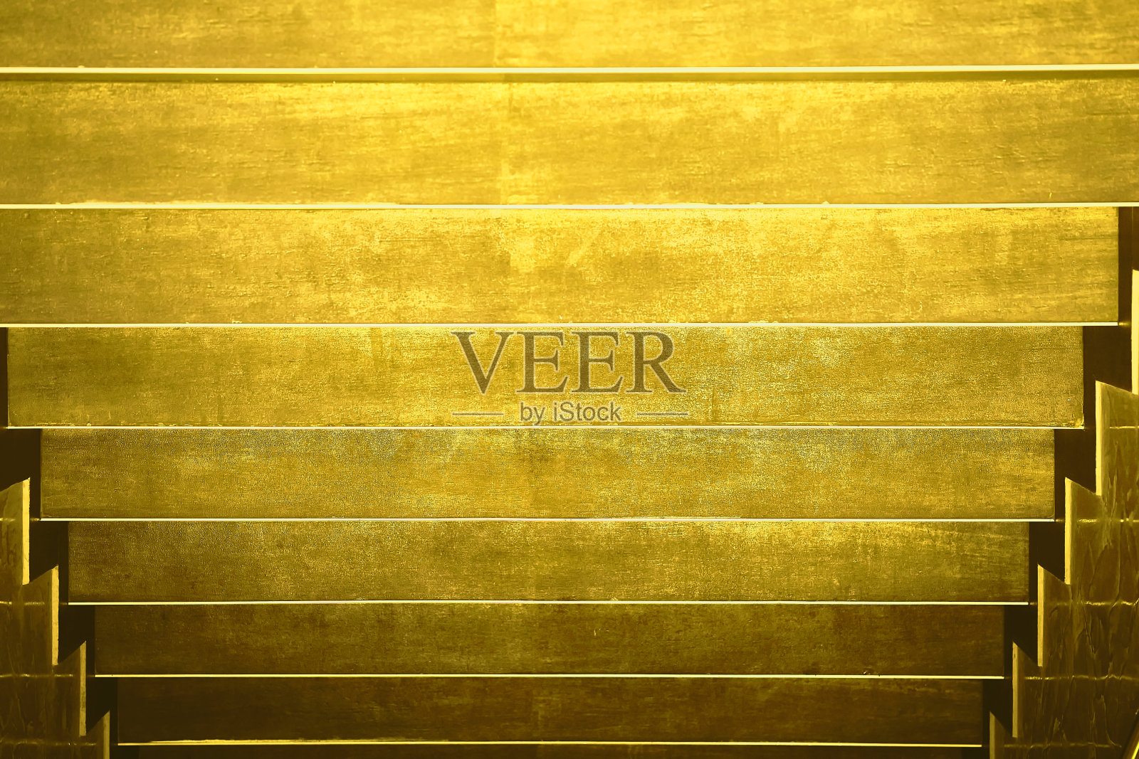 金色浅棕色楼梯上下接近照片摄影图片