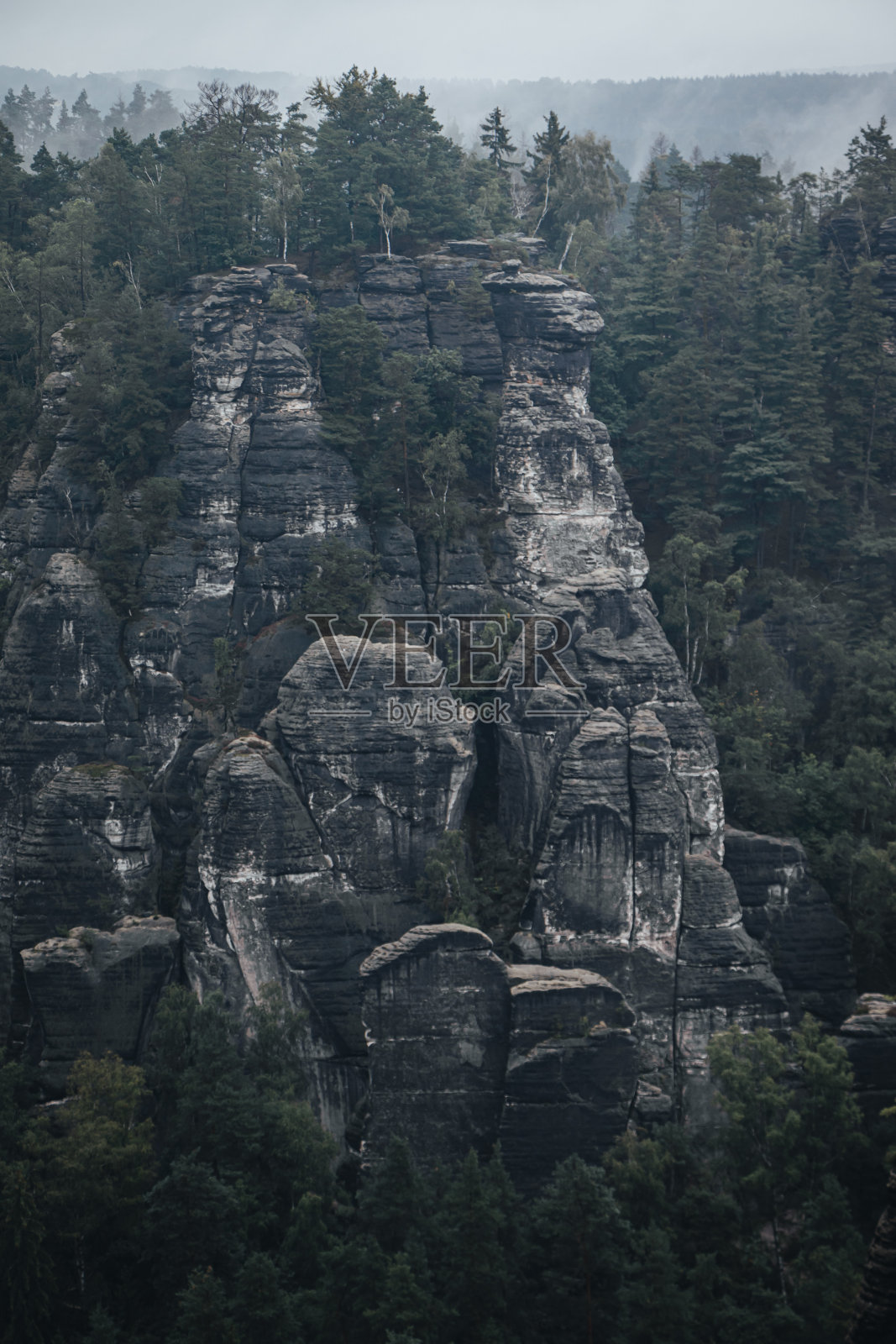 朦胧的一天在撒克逊瑞士国家公园照片摄影图片