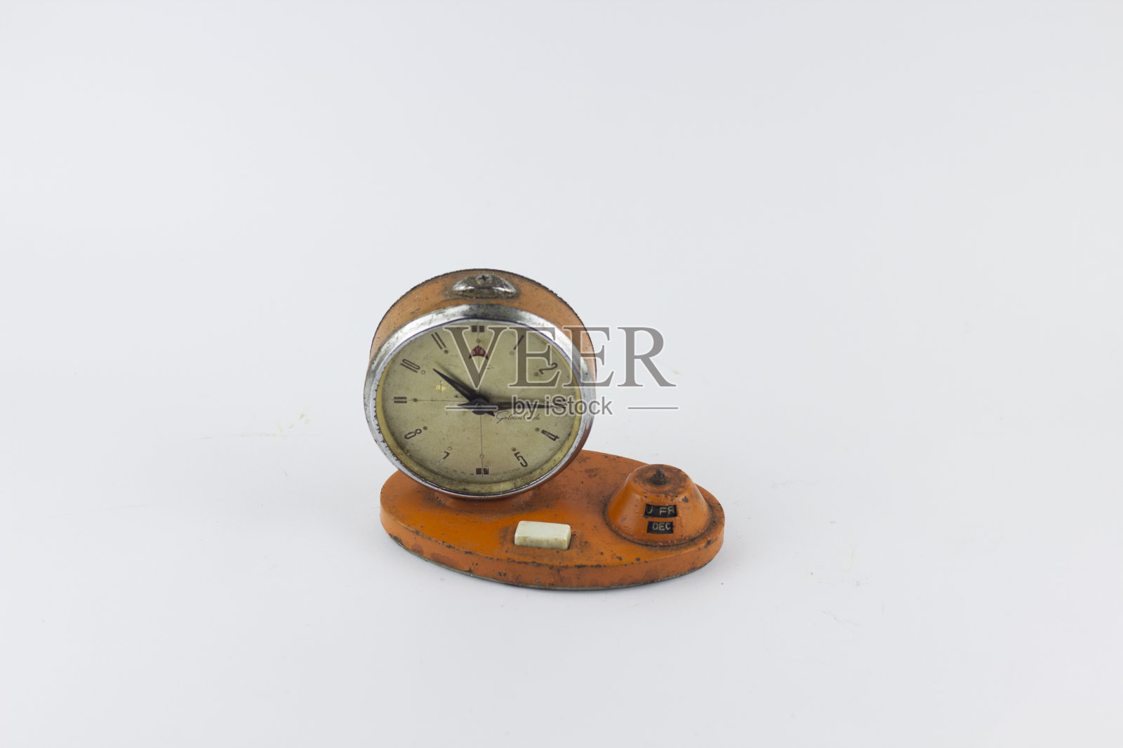 一个圆形的旧钟，有一个木制的钟托照片摄影图片