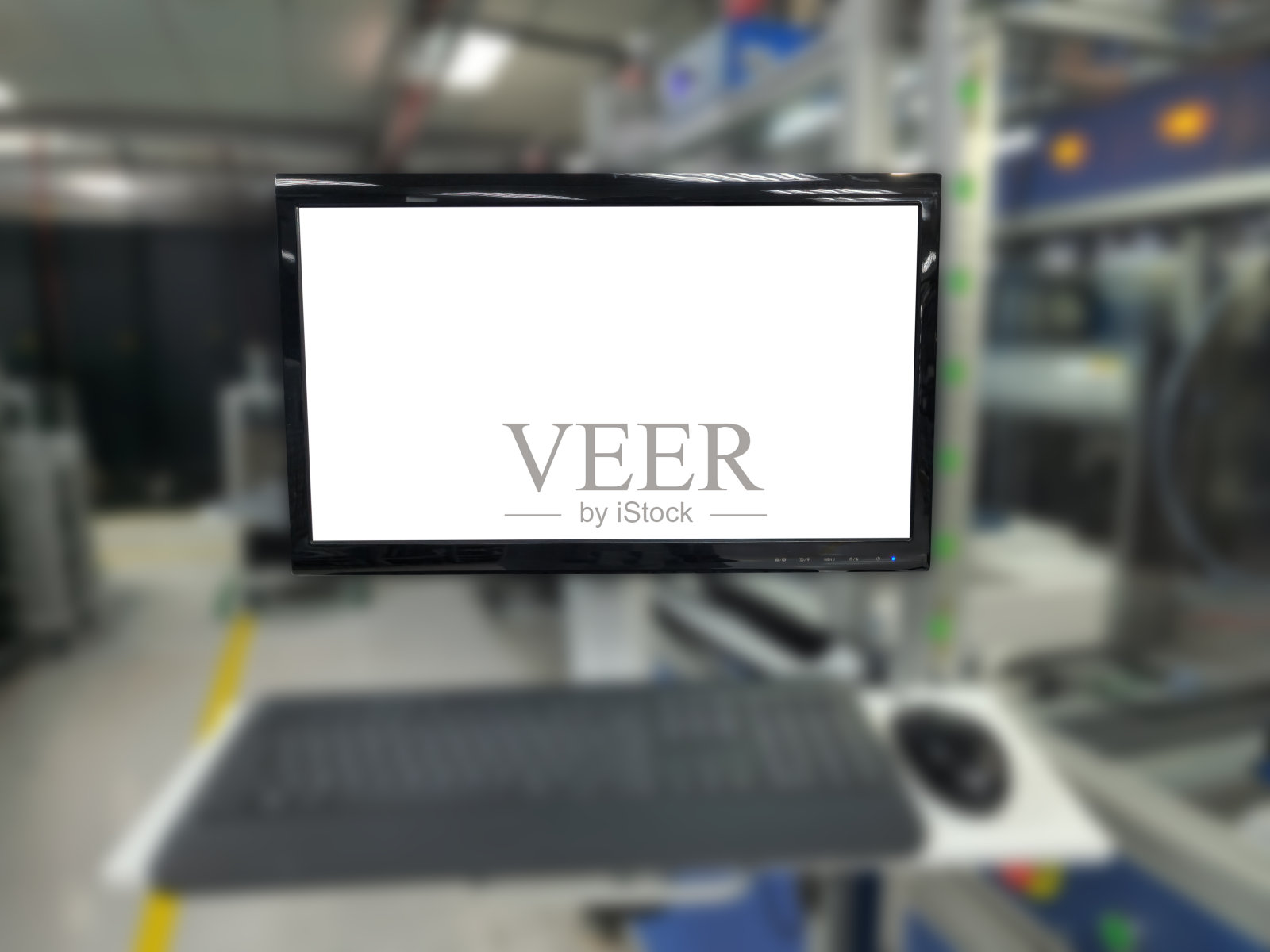 实验室背景上的电脑屏幕空白。照片摄影图片