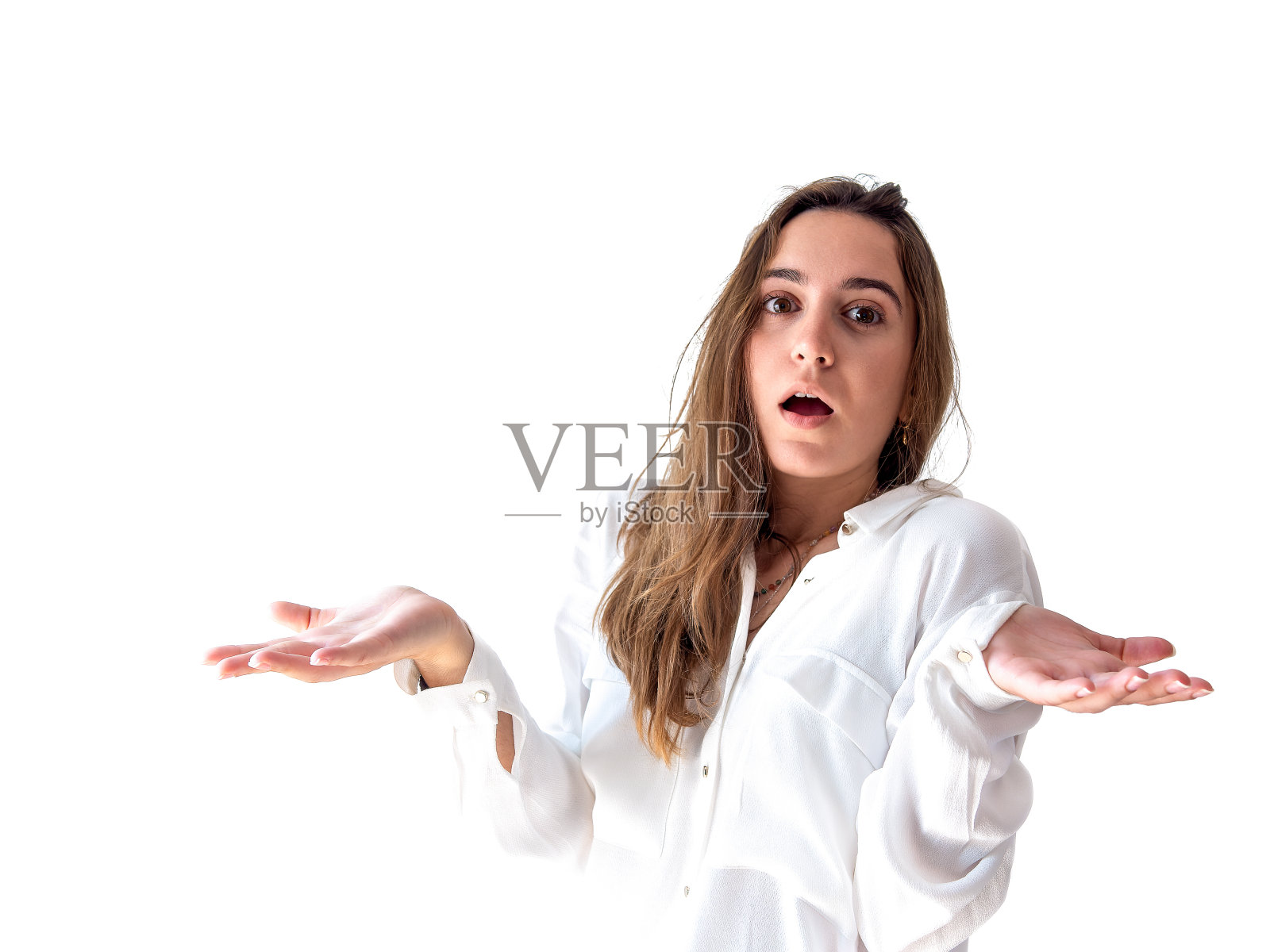 穿白衬衫的女子怀疑决定，张开双臂照片摄影图片