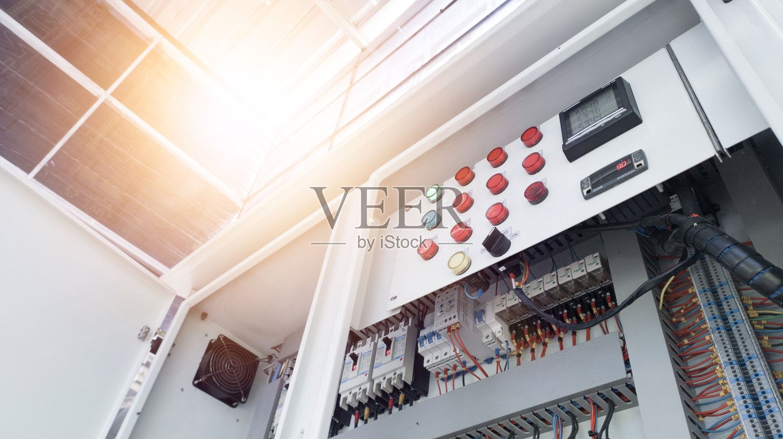 机组控制电气为水冷却系统。照片摄影图片