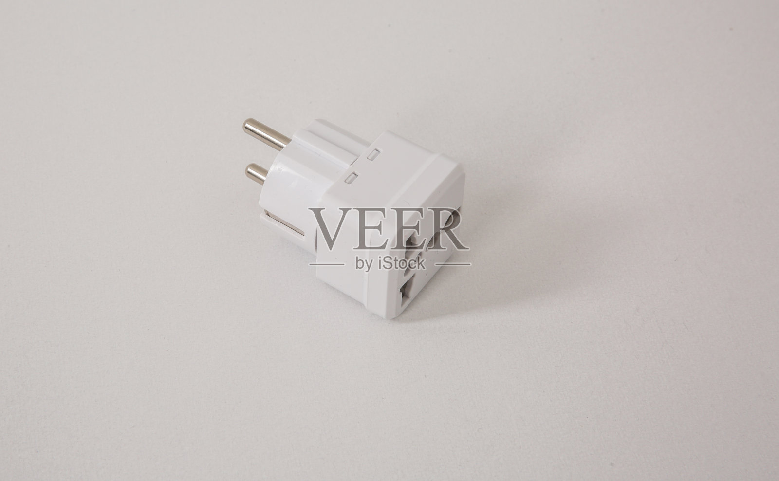 通用插头适配器白色背景。照片摄影图片