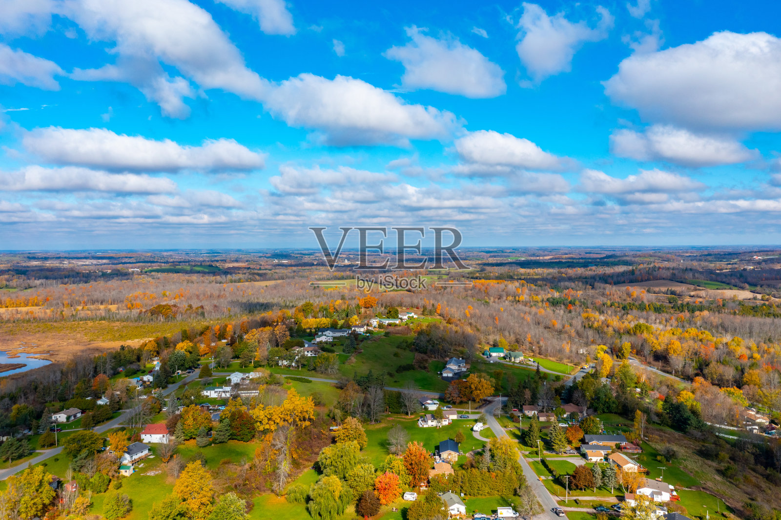 加拿大黑斯廷斯的空中米湖和特伦特河照片摄影图片
