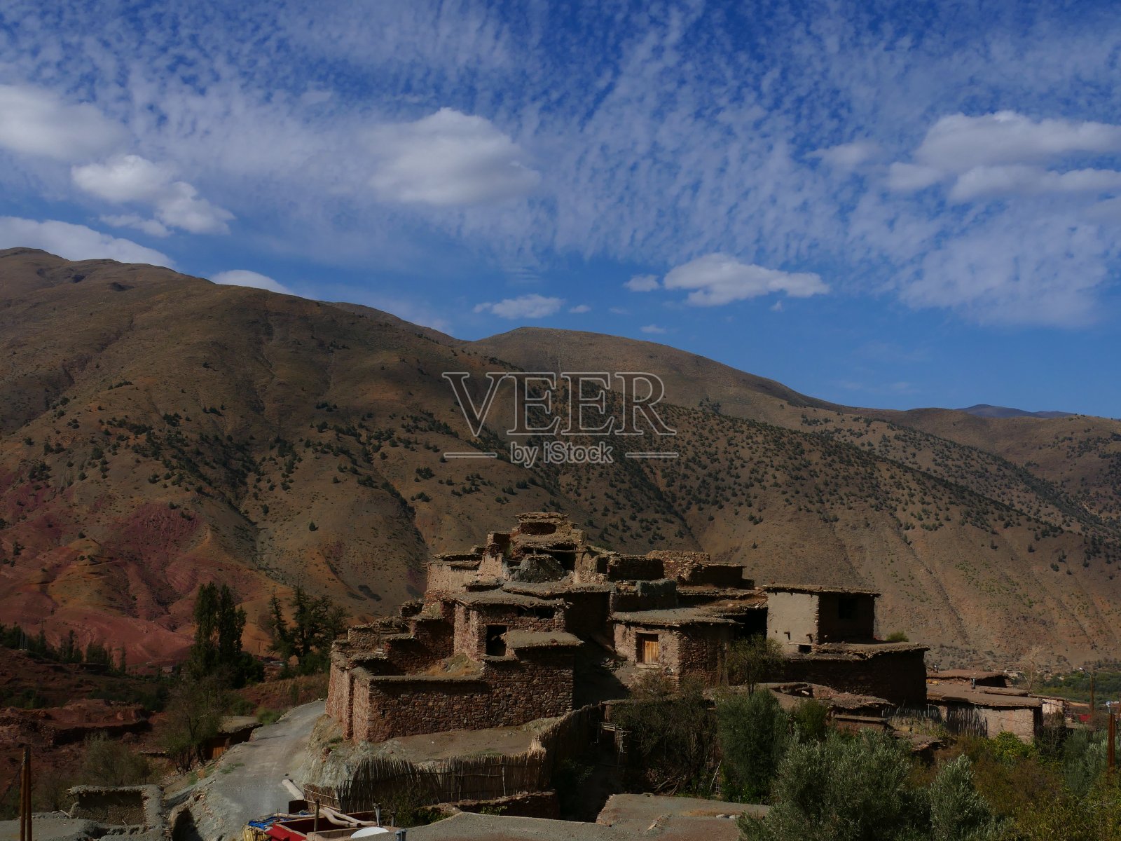 摩洛哥，阿特拉斯高山上的村庄照片摄影图片