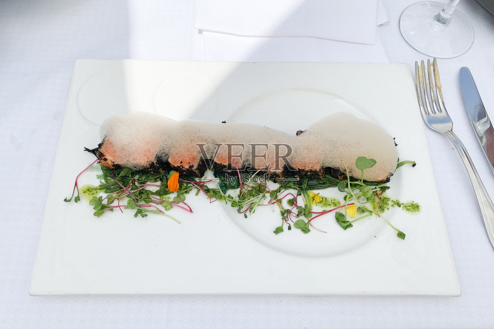 红金枪鱼生鱼片照片摄影图片