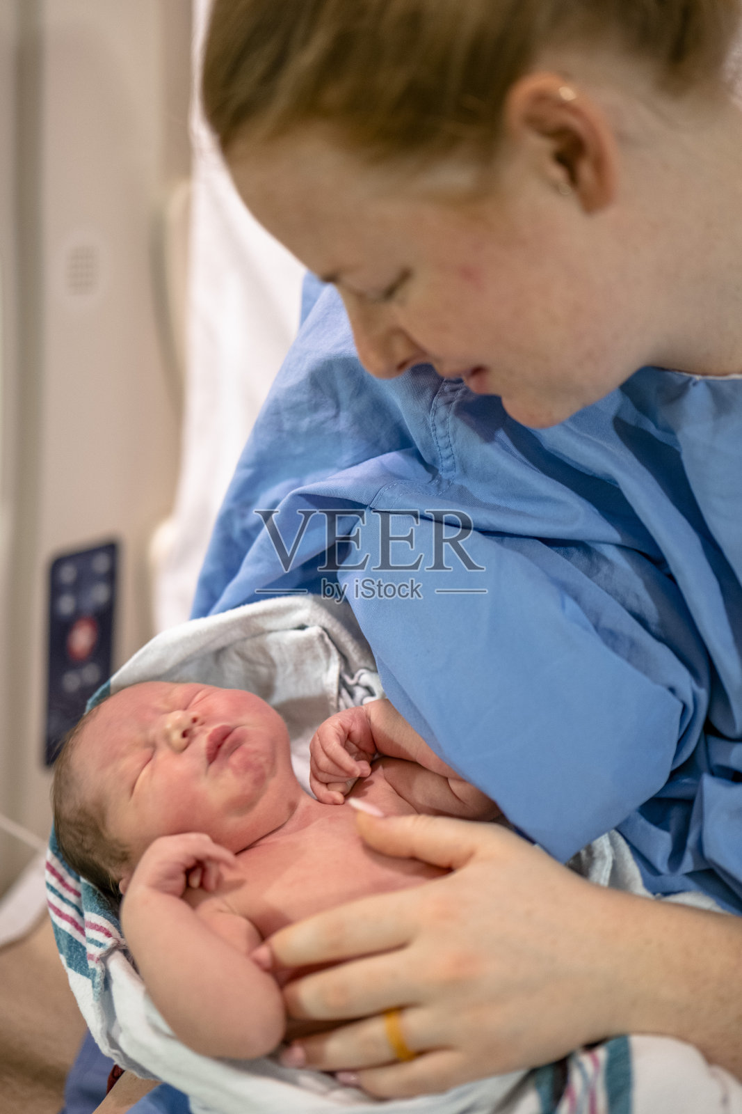 新生的婴儿照片摄影图片