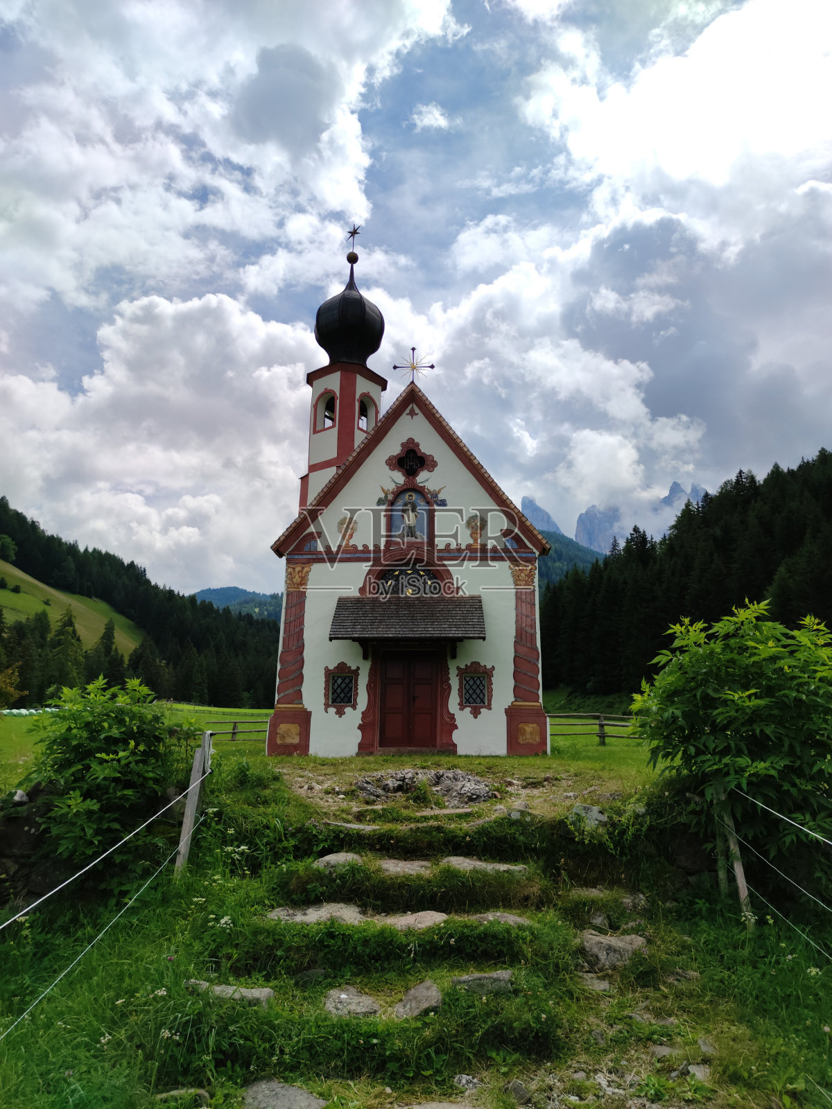 圣约翰的尼波穆克教堂在拉努伊，上阿迪杰，白云石，意大利照片摄影图片