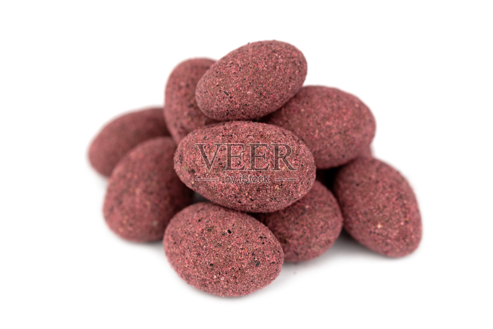 杏仁外裹黑醋栗巧克力照片摄影图片