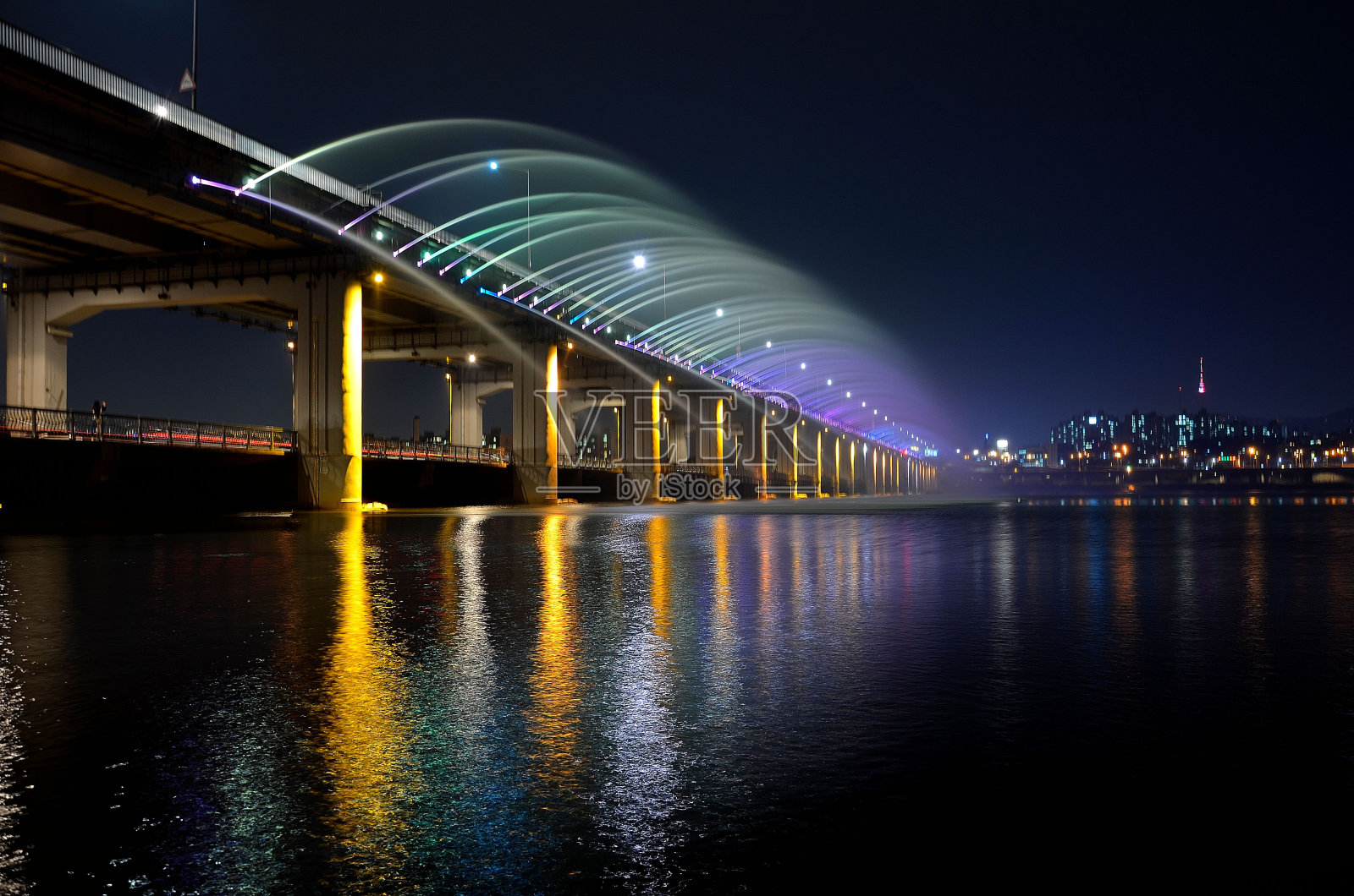 晚上的半坡桥照片摄影图片