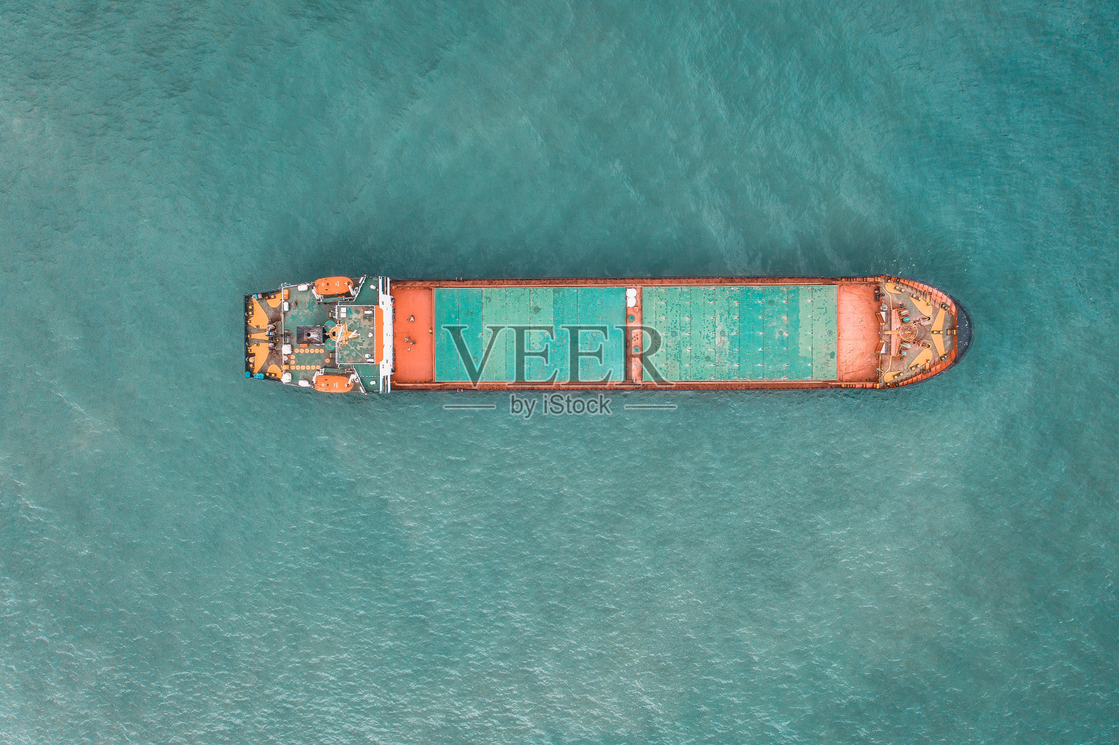 海上的货船。照片摄影图片