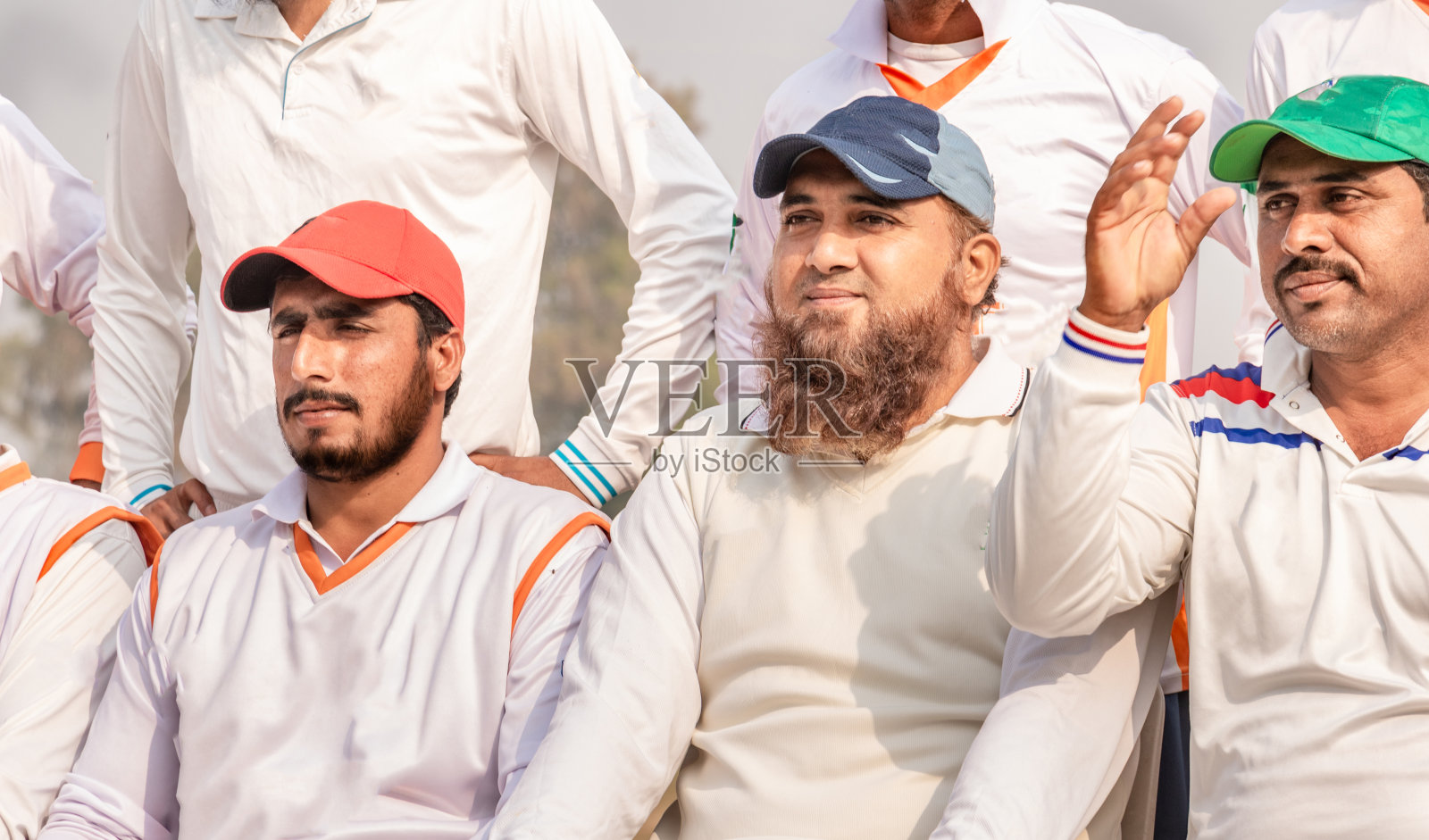 板球队在比赛后摆姿势照片摄影图片