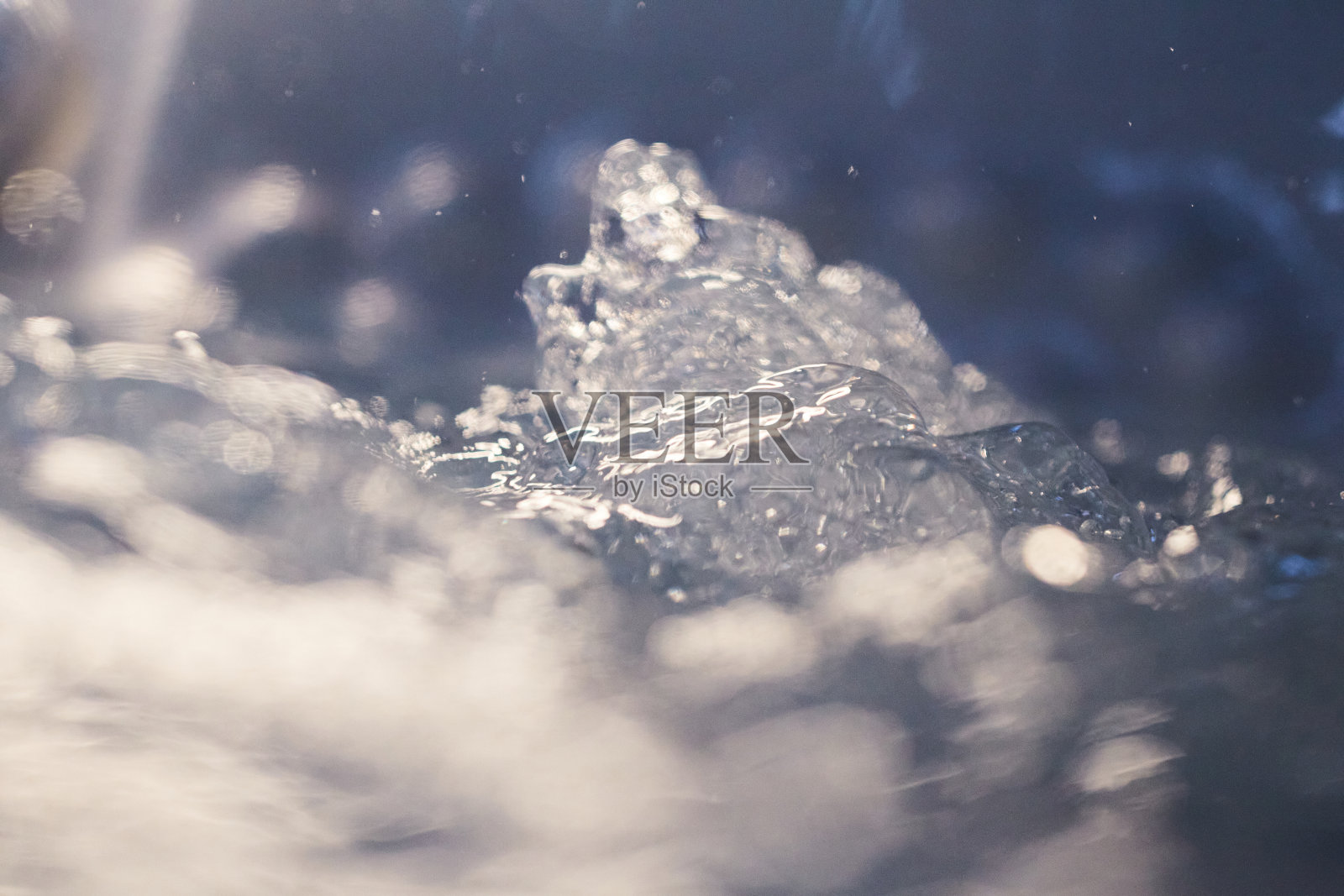 特写俯视图泡沫在热水浴缸照片摄影图片