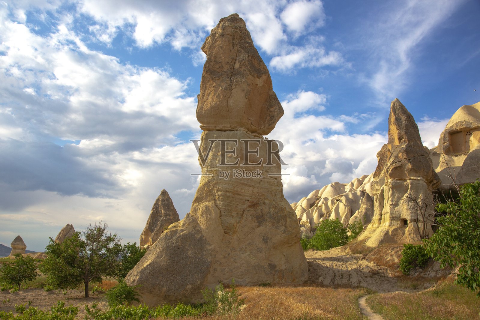 卡帕多奇亚山谷火山岩地貌照片摄影图片