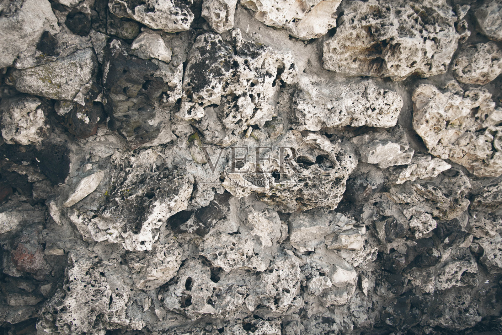 有裂纹的老石头的纹理。枯燥乏味的砖结构。照片摄影图片