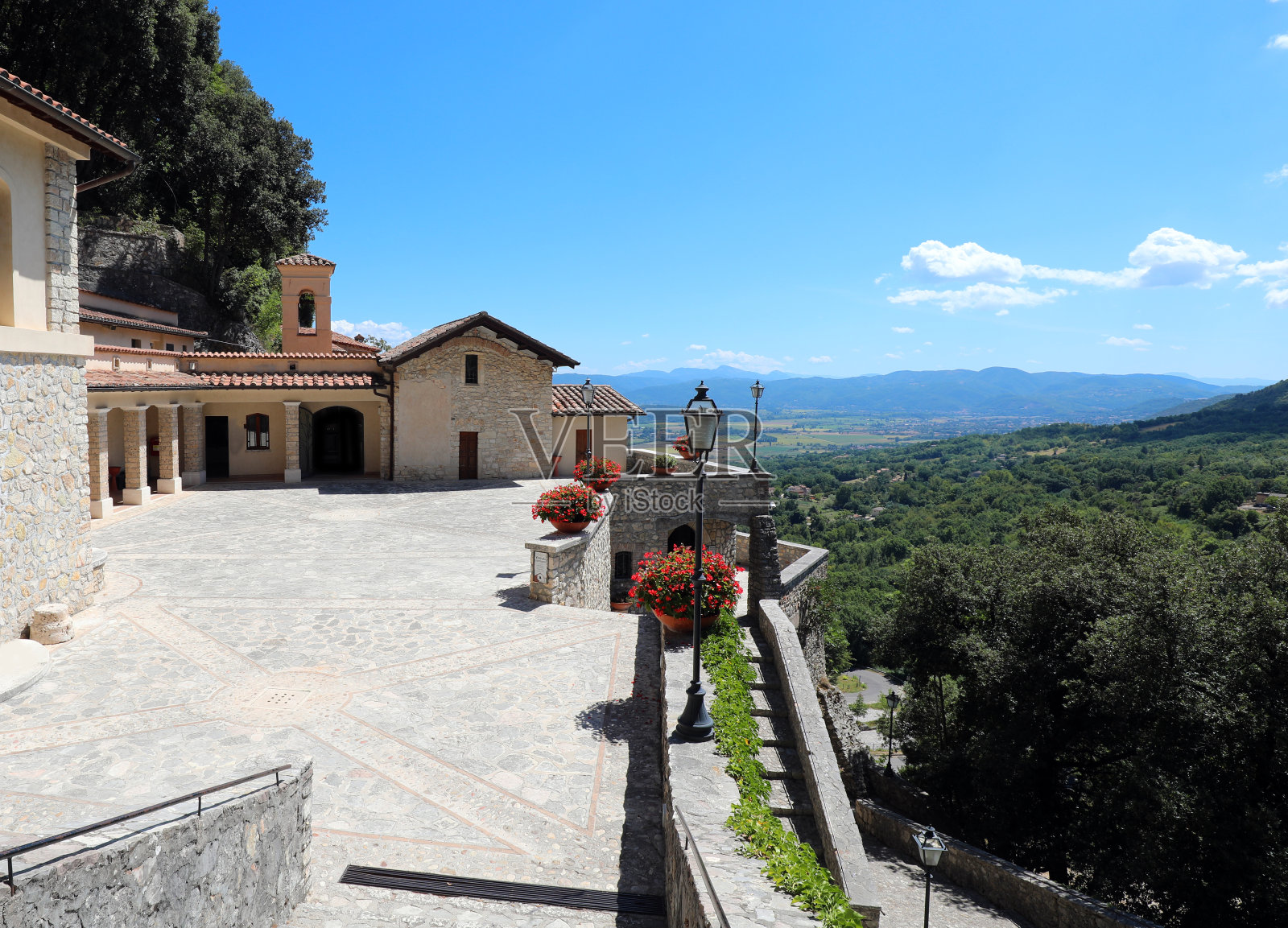 位于意大利中部列提市附近的格列齐奥镇的修道院照片摄影图片