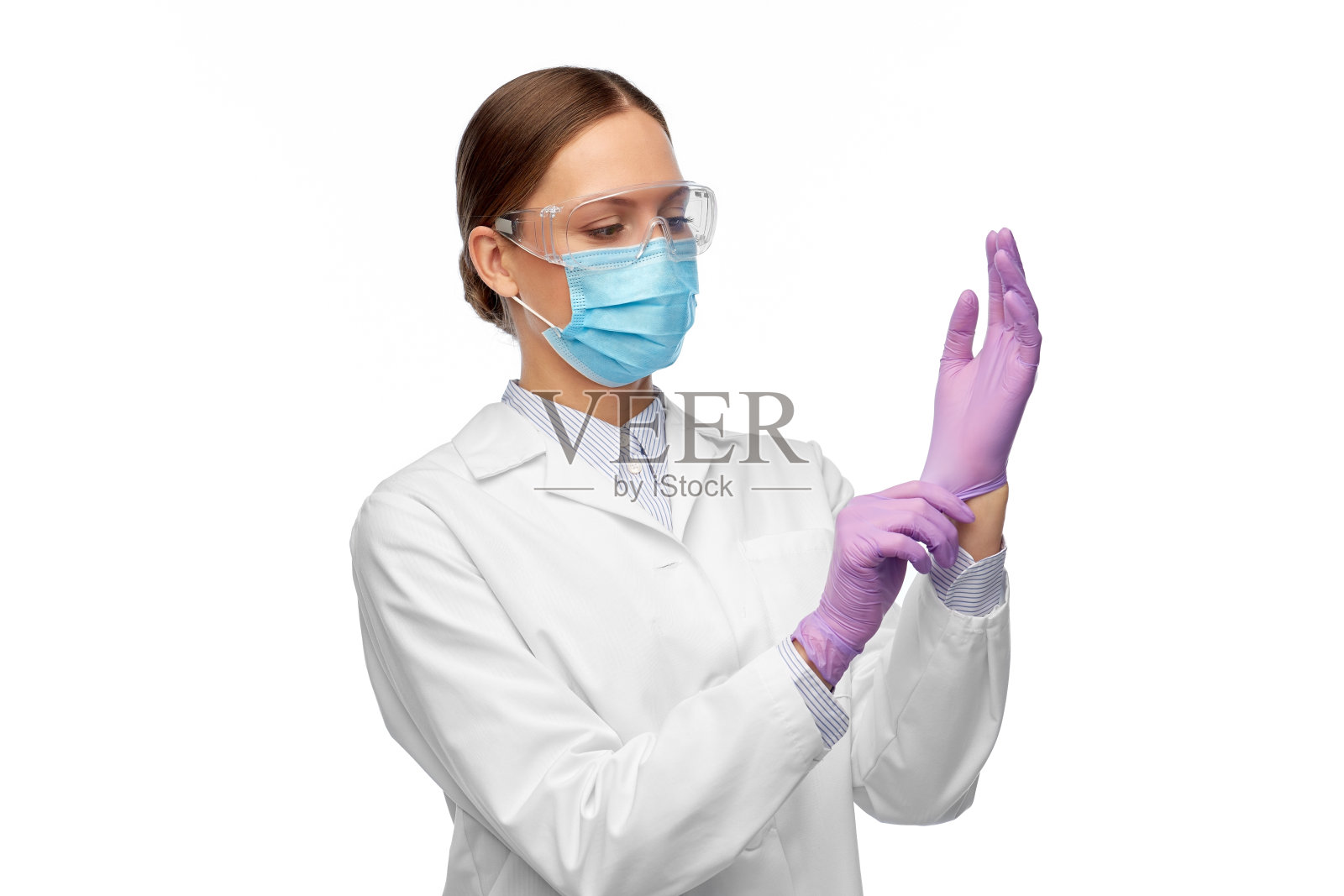 戴手套、口罩和护目镜的女医生照片摄影图片