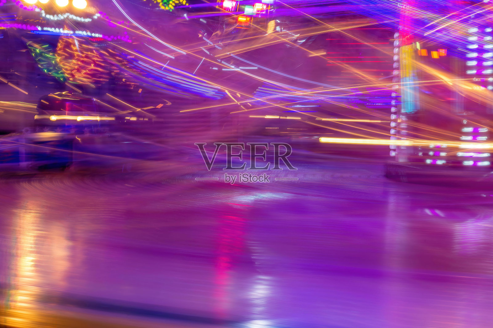 抽象霓虹灯下的迪斯科舞池照片摄影图片