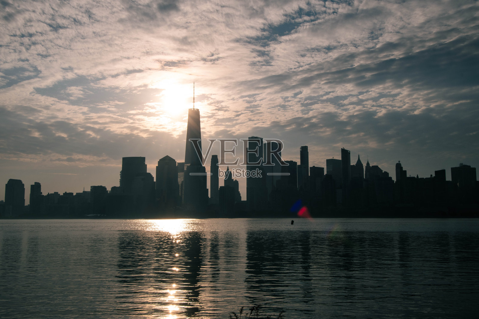 纽约曼哈顿剪影天际线，清晨日出的天空，旅游主题背景，横幅纹理照片照片摄影图片