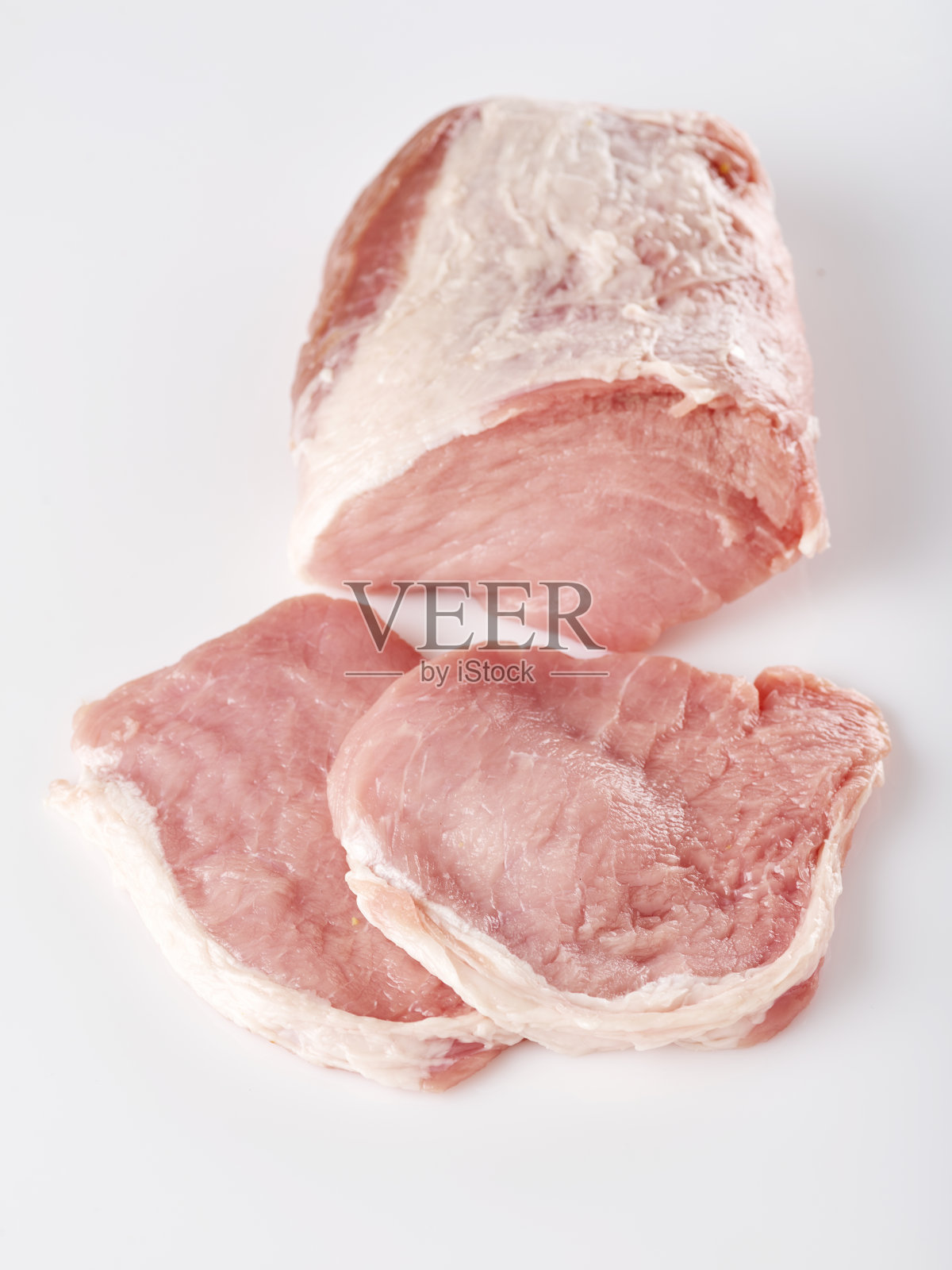 白底生猪肉。猪腰照片摄影图片
