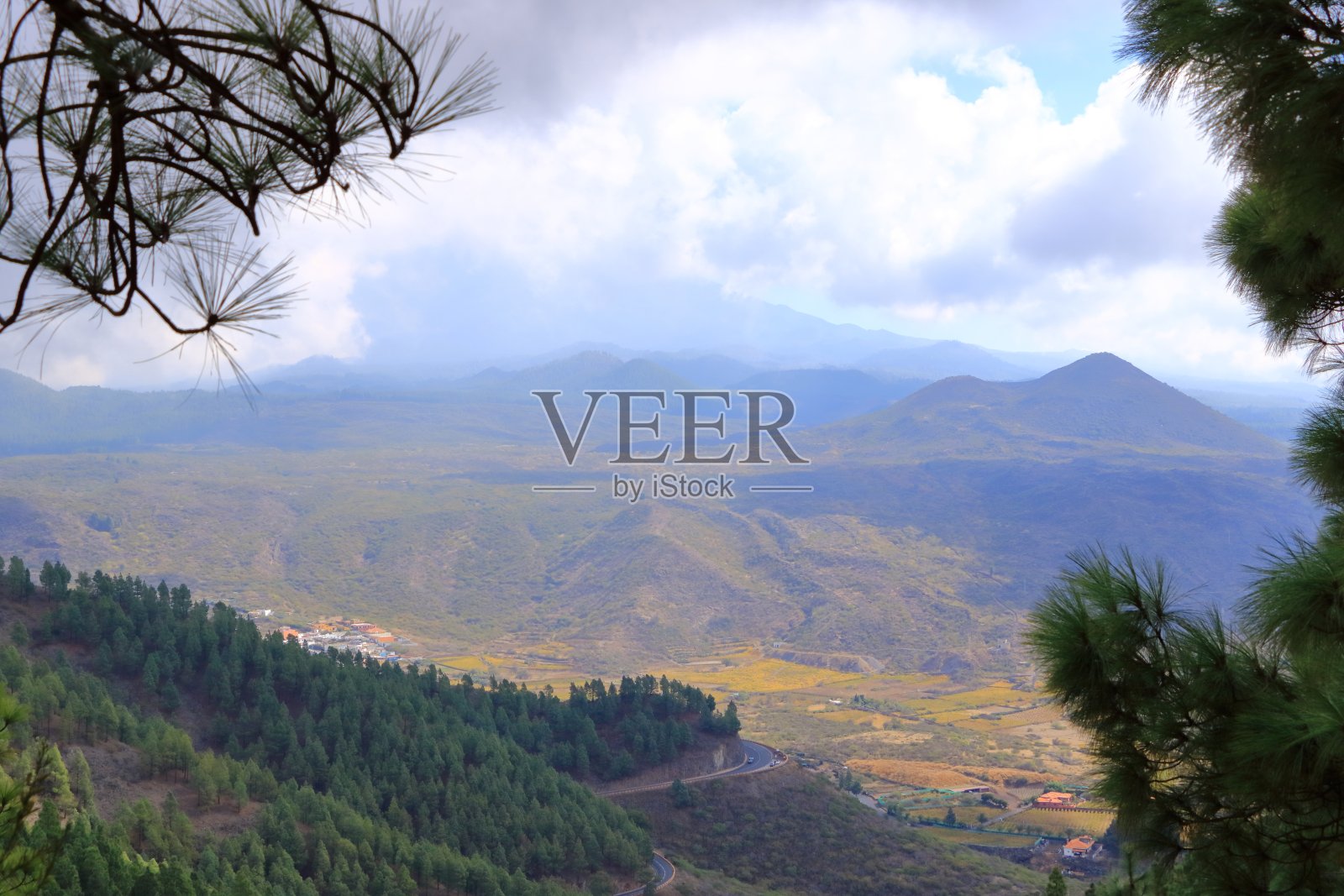 圣地亚哥德尔泰德镇和瓦利德阿里巴。特内里费岛，加那利群岛，西班牙照片摄影图片