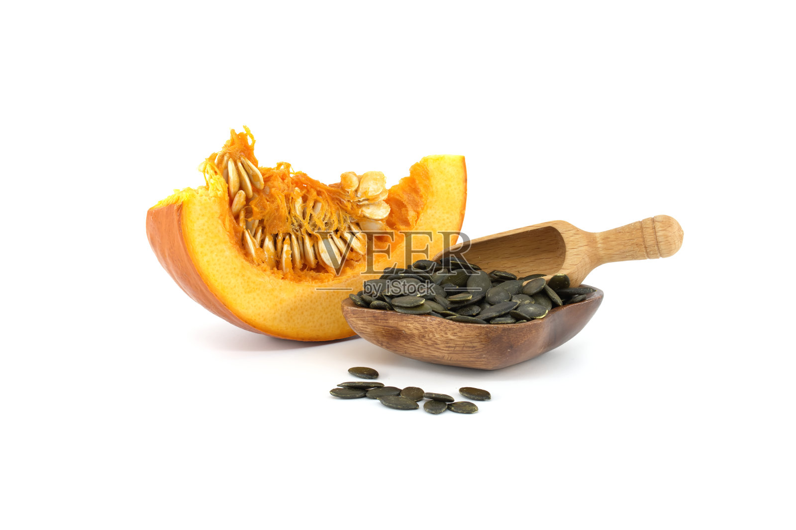 南瓜子和新鲜南瓜子切片隔离在白色上照片摄影图片