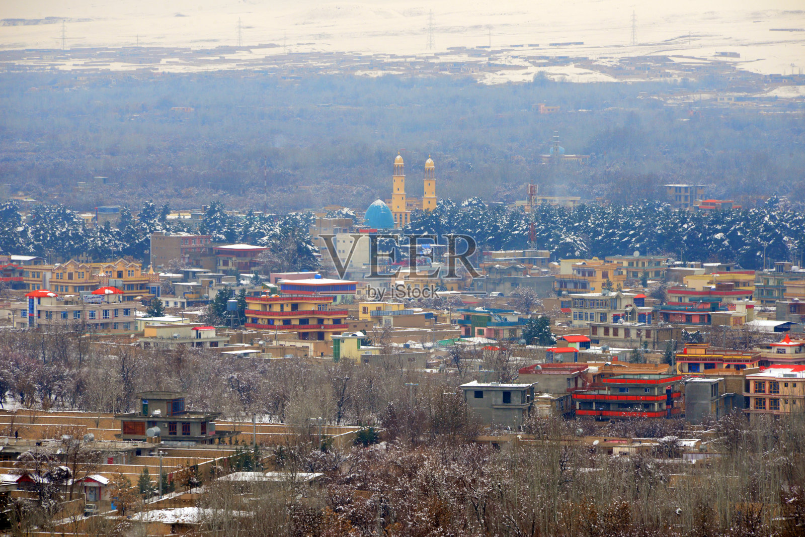 Haibak / Aybak城市全景，阿富汗萨曼干省首府照片摄影图片