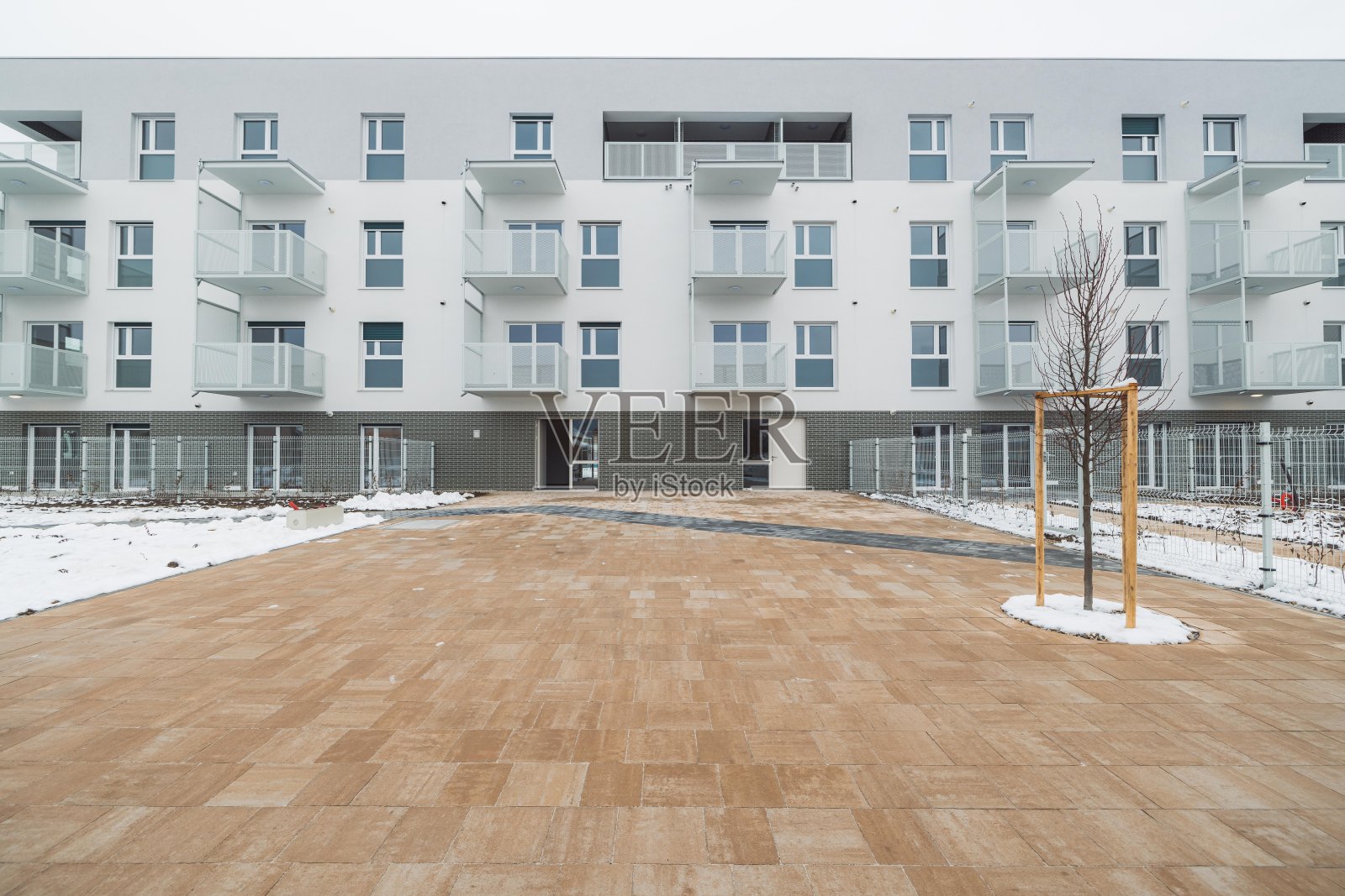 住宅区的公寓楼群照片摄影图片