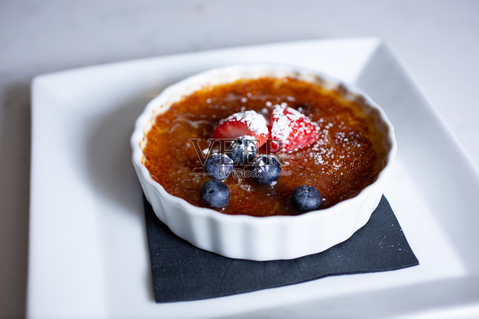 焦糖布丁照片摄影图片