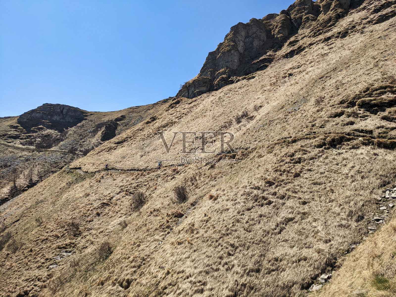 提契诺的美丽风景。卢加诺门德里西奥的蒙特吉诺索附近的自然照片。五彩缤纷的春天。照片摄影图片