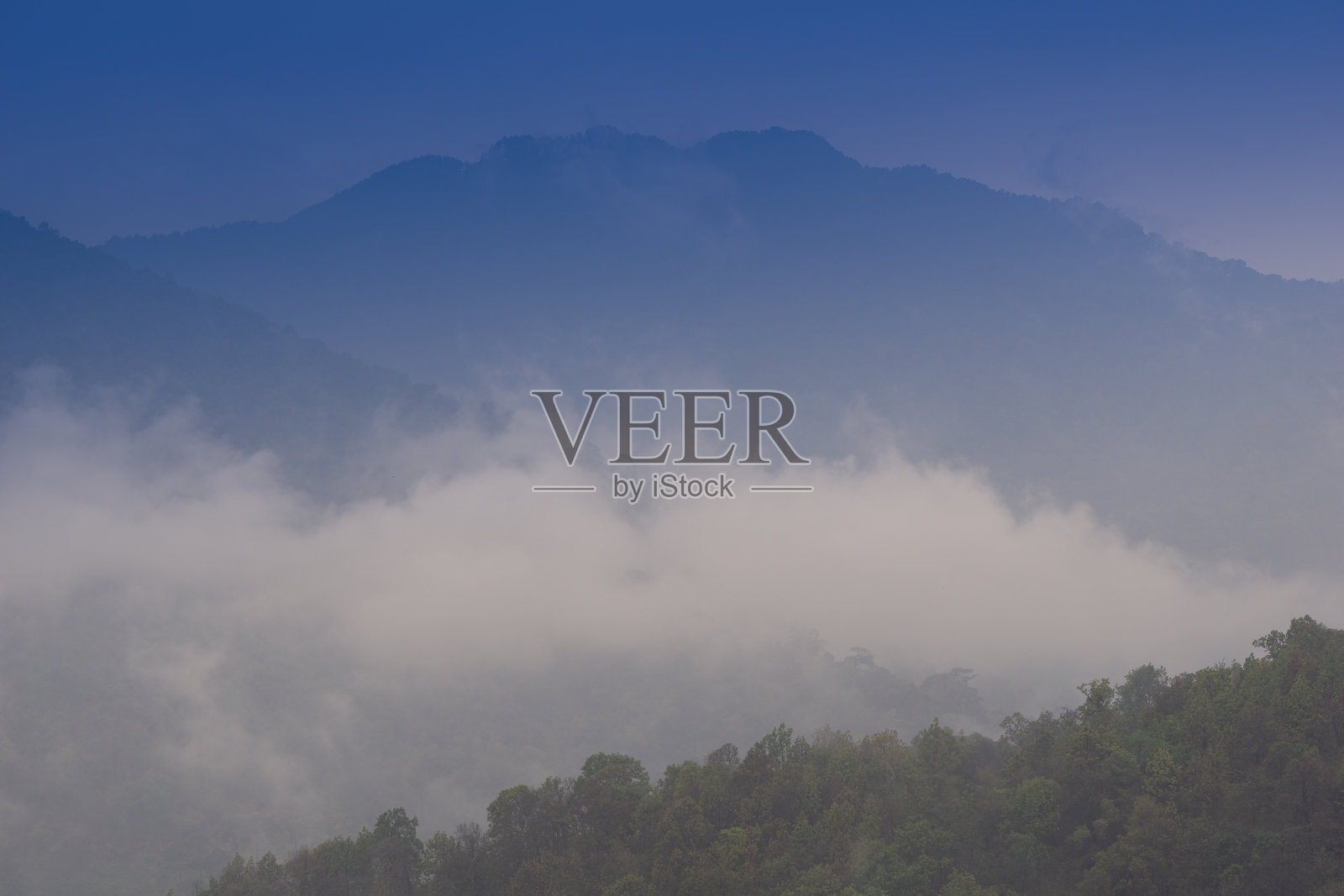 亚洲迷雾丛林有日出蒸发晨露清迈照片摄影图片