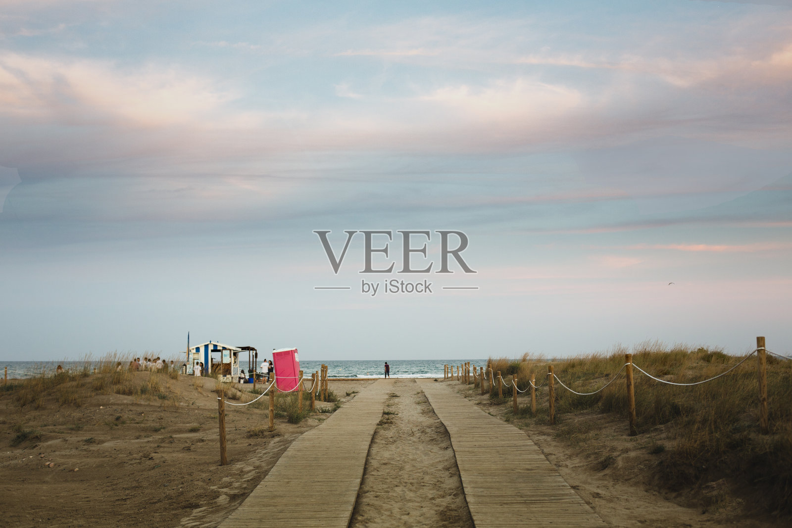 日落时的海滩景观照片摄影图片