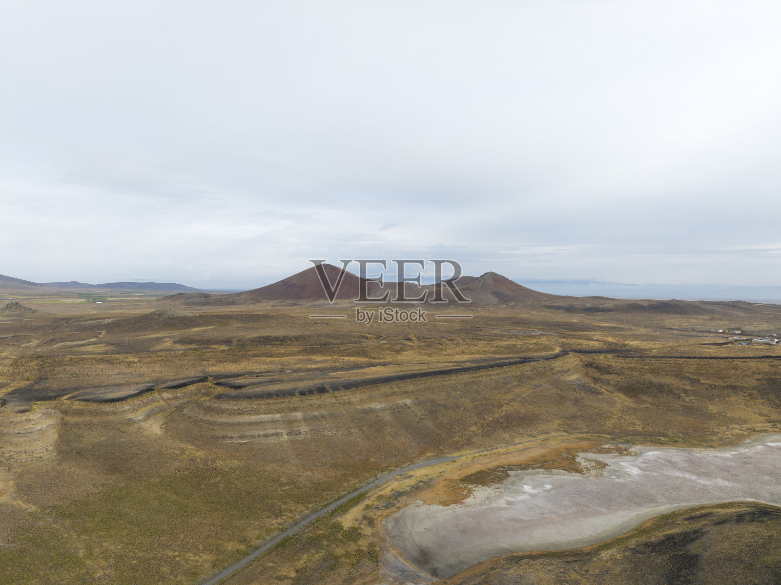 梅克火山口湖照片摄影图片