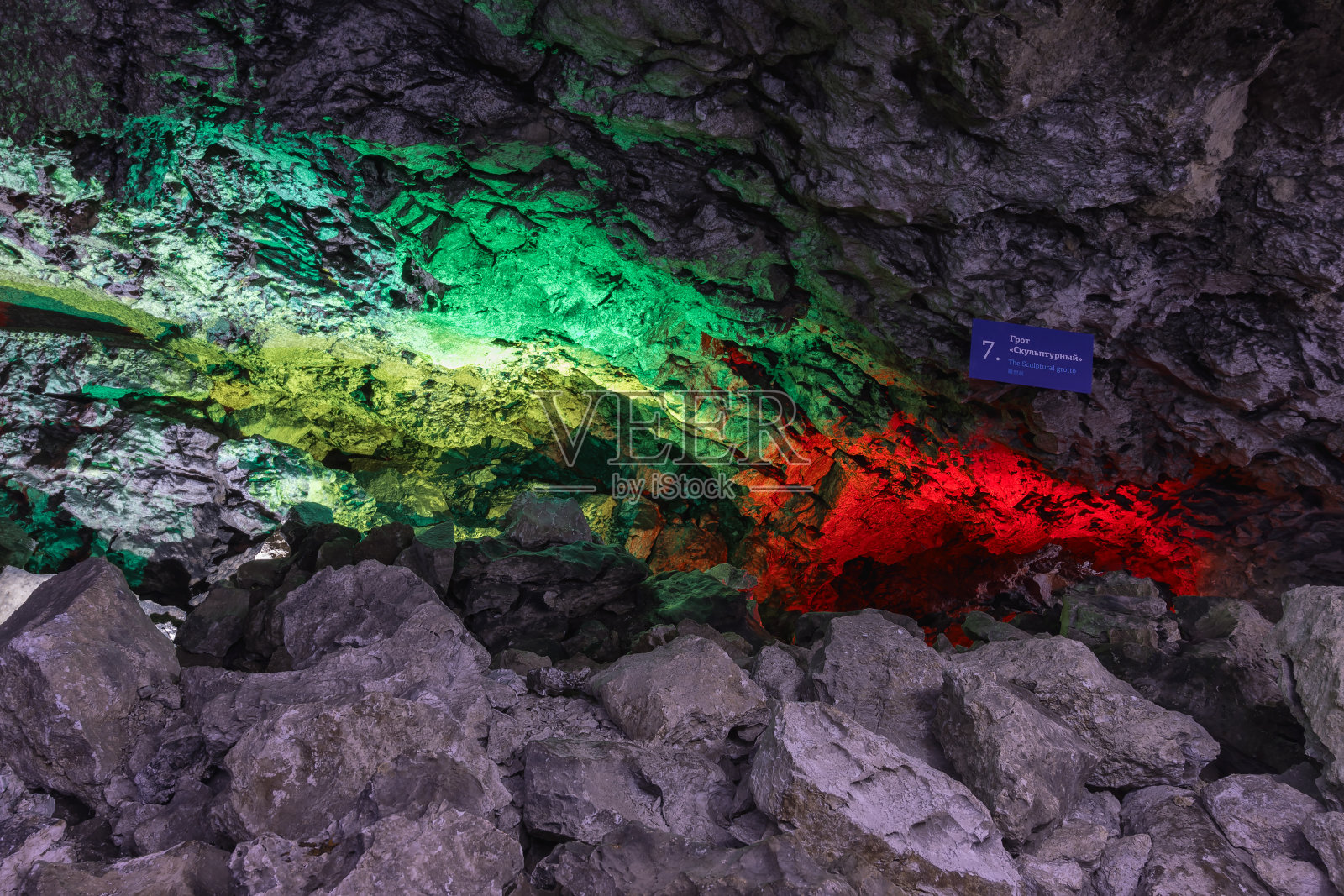 石窟“雕塑”在Kungur冰洞(彼尔姆地区，俄罗斯)。特写镜头。照片摄影图片