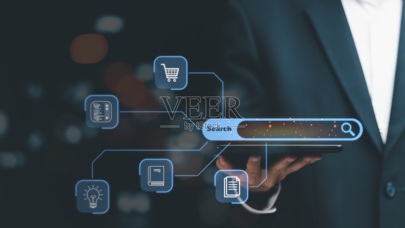 一个年轻人通过在线网站搜索他感兴趣的信息，关键词搜索概念从在线网站寻找信息，网站链接搜索，SEO，搜索引擎优化照片摄影图片