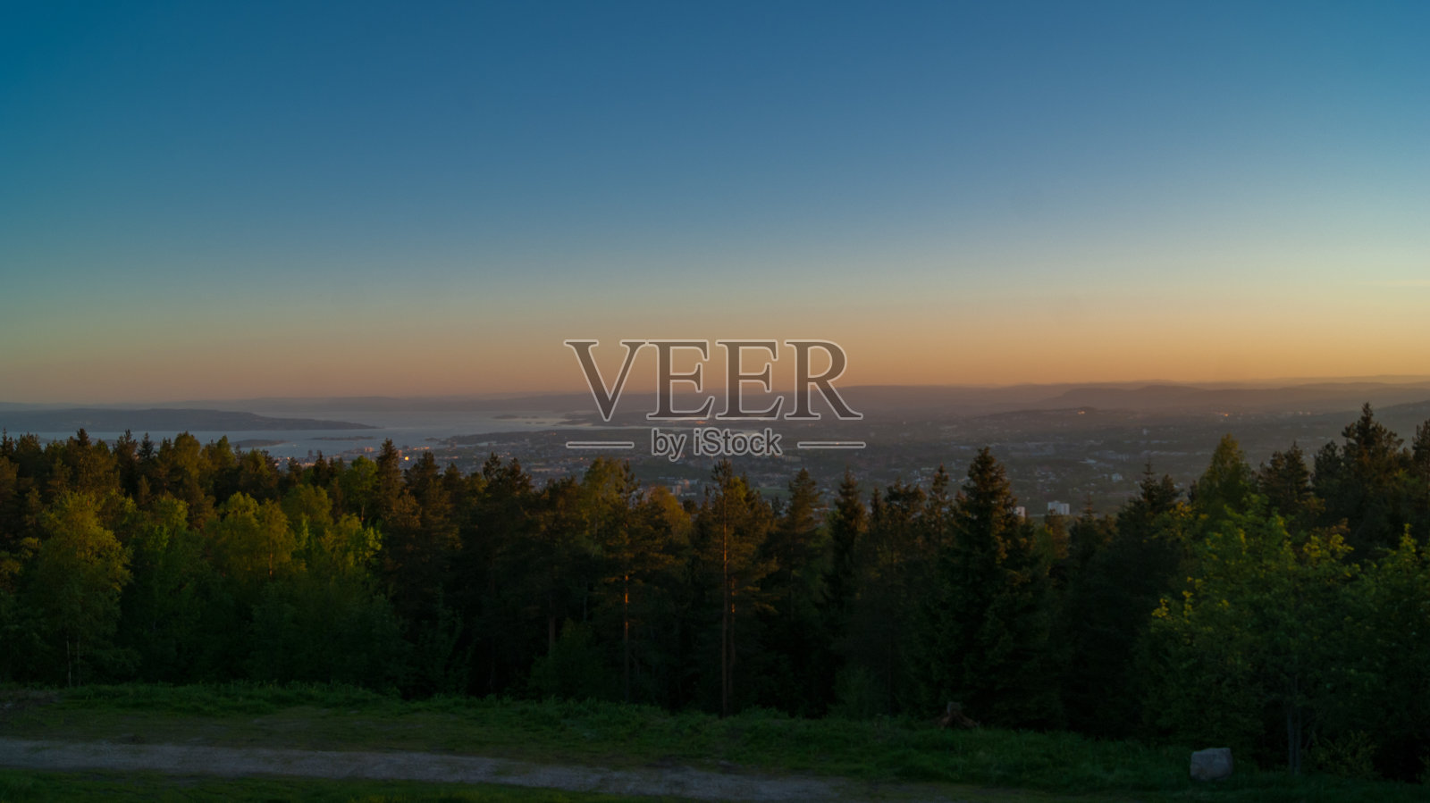 日落时晴空万里的风景照片摄影图片