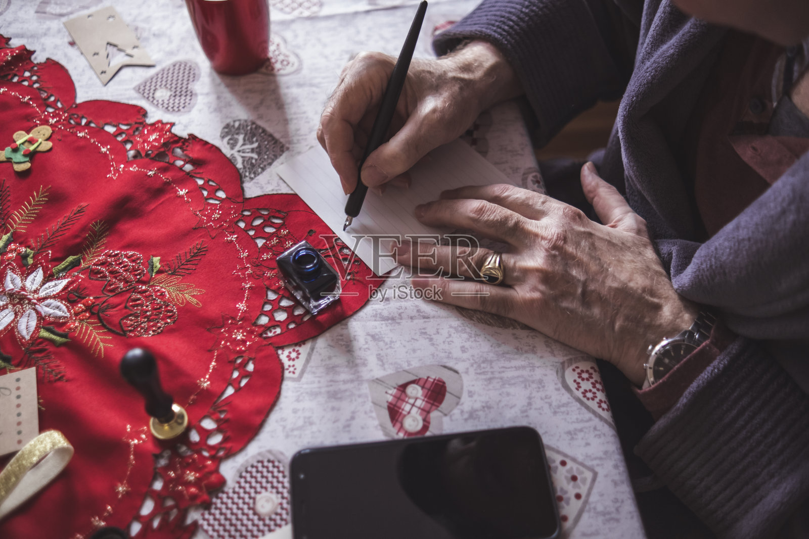像以前一样写圣诞贺卡照片摄影图片