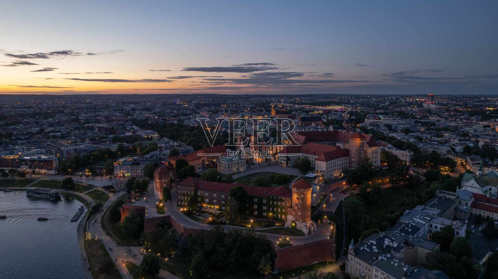 日落时分的瓦维尔城堡。克拉科夫,波兰照片摄影图片