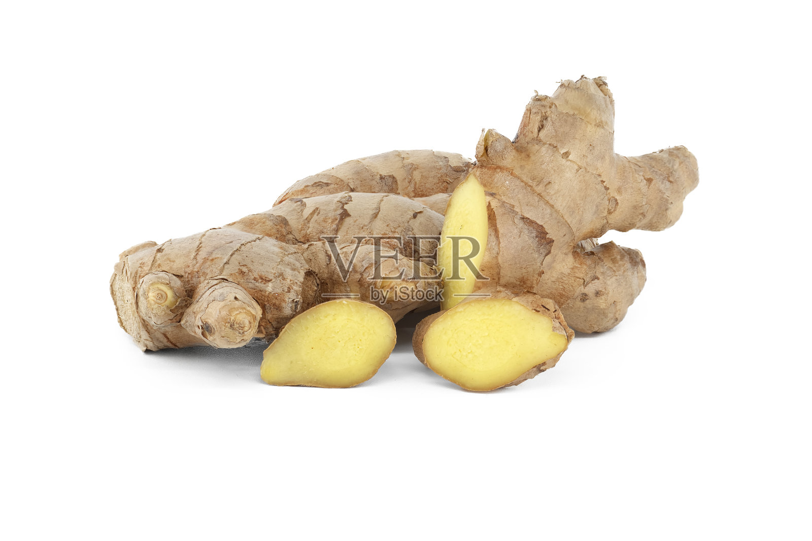 姜根，有分离的白色切片照片摄影图片