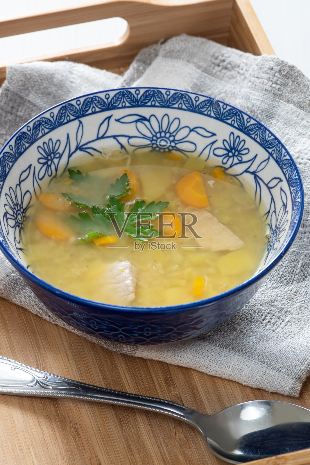 豌豆汤，蔬菜和肉照片摄影图片