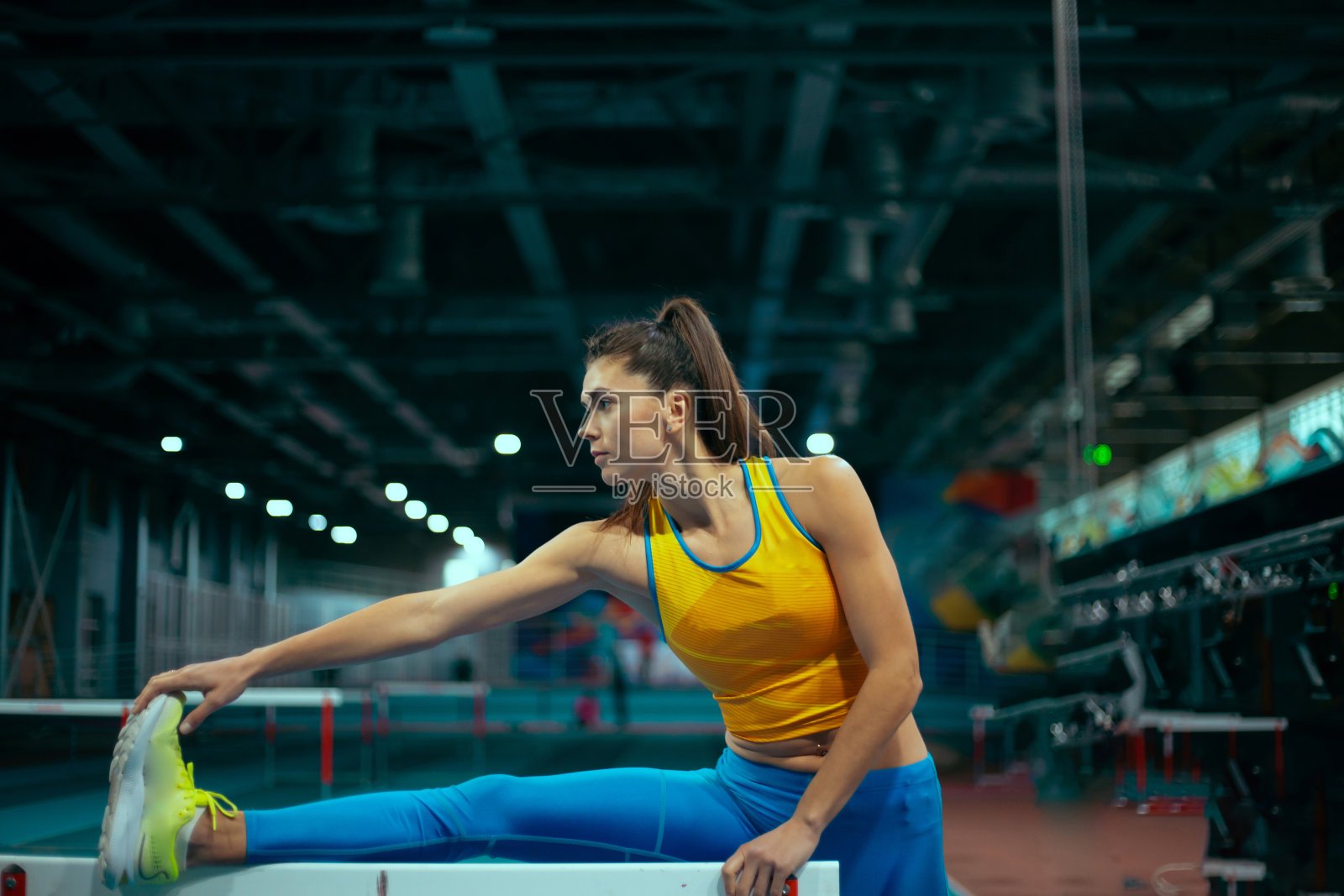 这个女人从事体育运动照片摄影图片