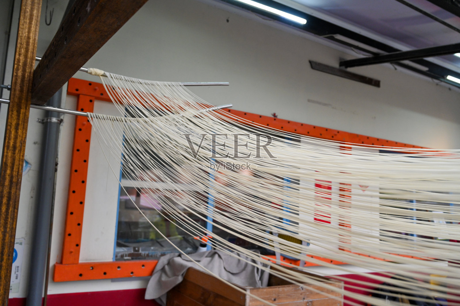 制作传统手工面条的特写镜头照片摄影图片